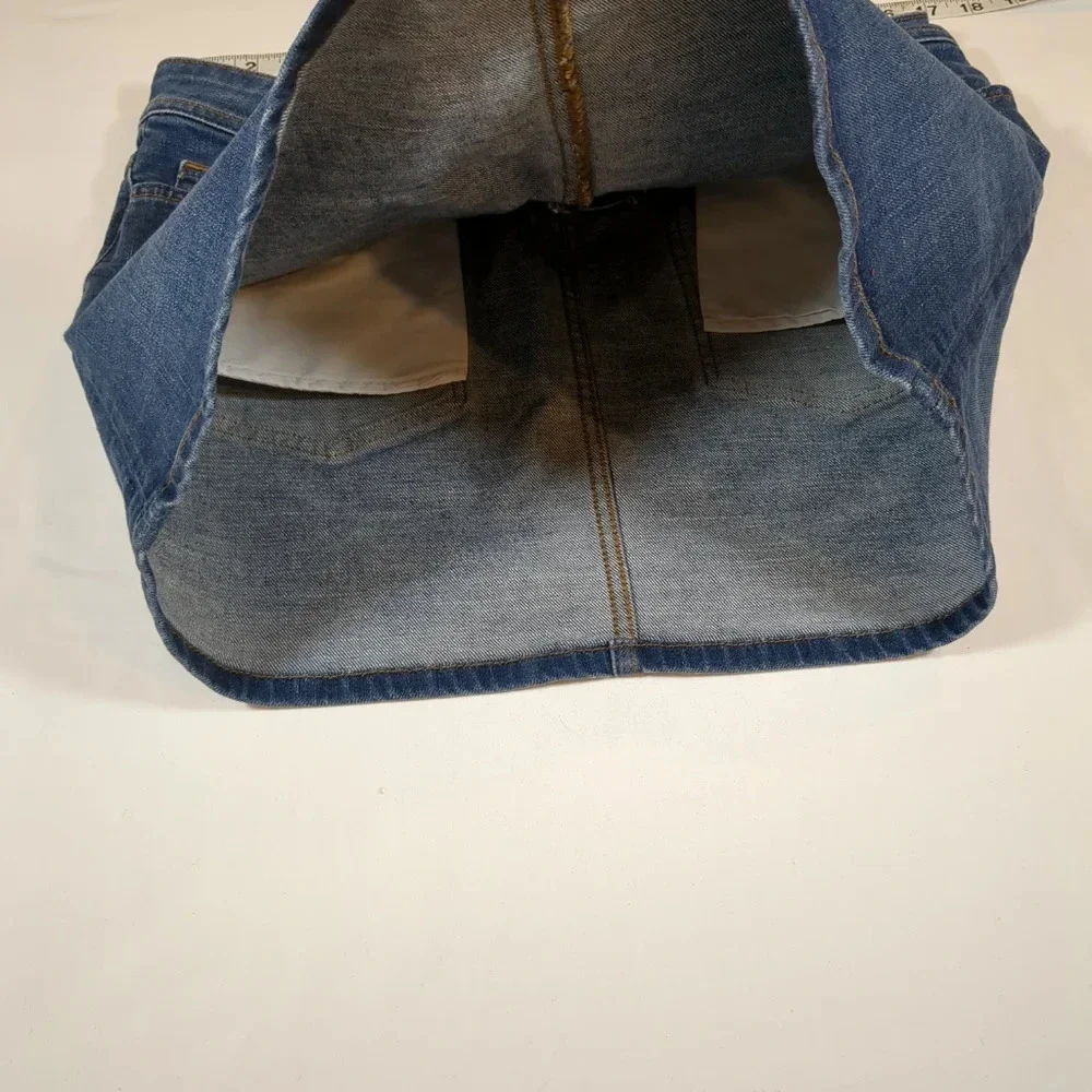 Zara women Denim skirt short , size 10